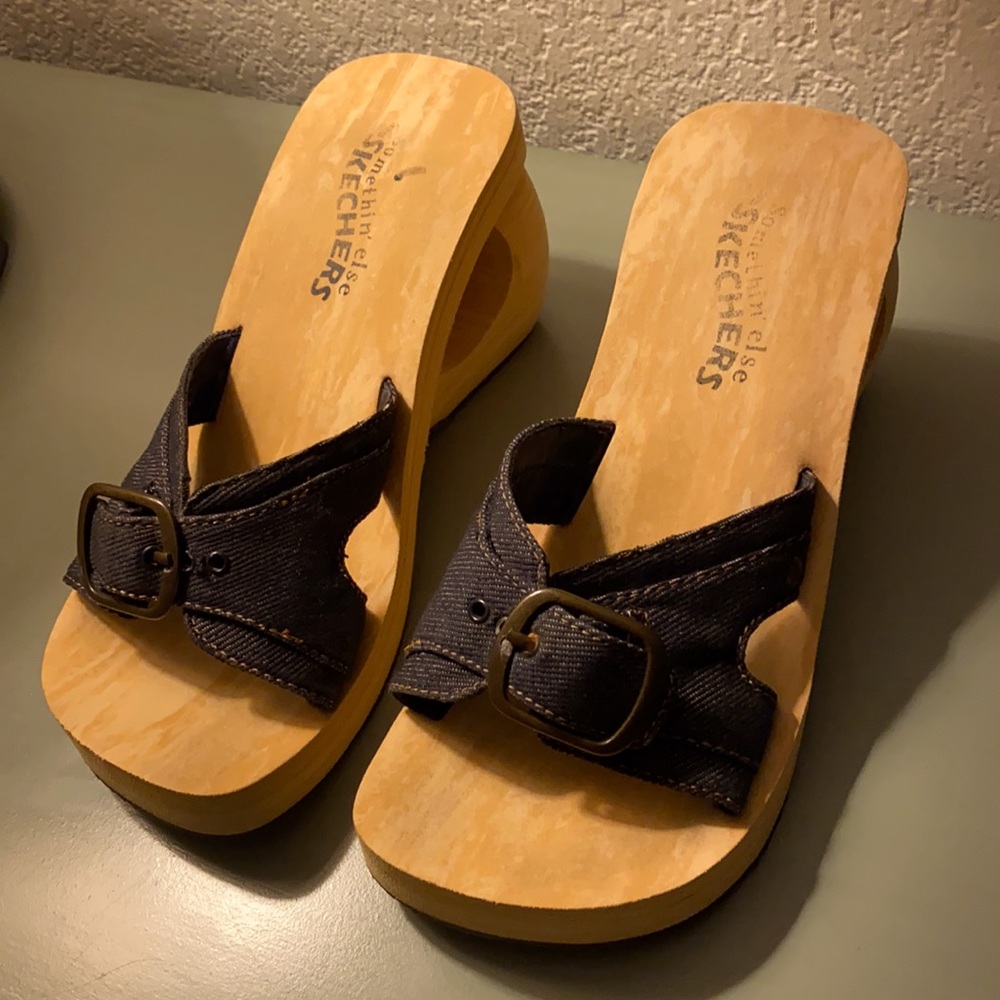💚 SOLD Vintage Sketcher Wedge Sandals